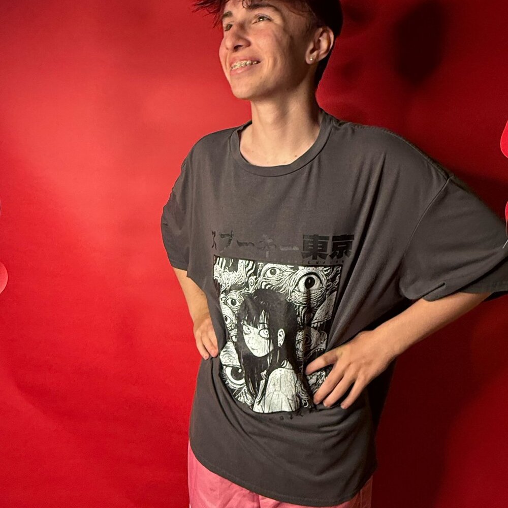 Anime Eyes Graphic Tee – Pre-Loved Oversized Street Style – Unisex Fit